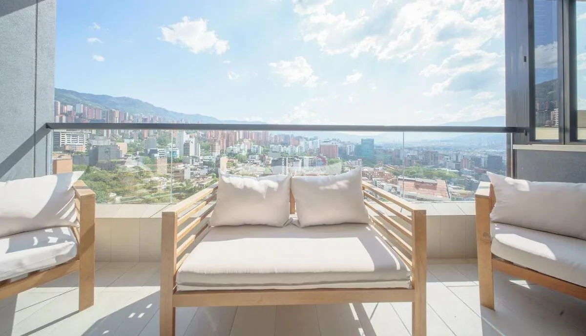 Luxury 2 Bedroom Highrise Apt 5 Min From Provenza Medellín