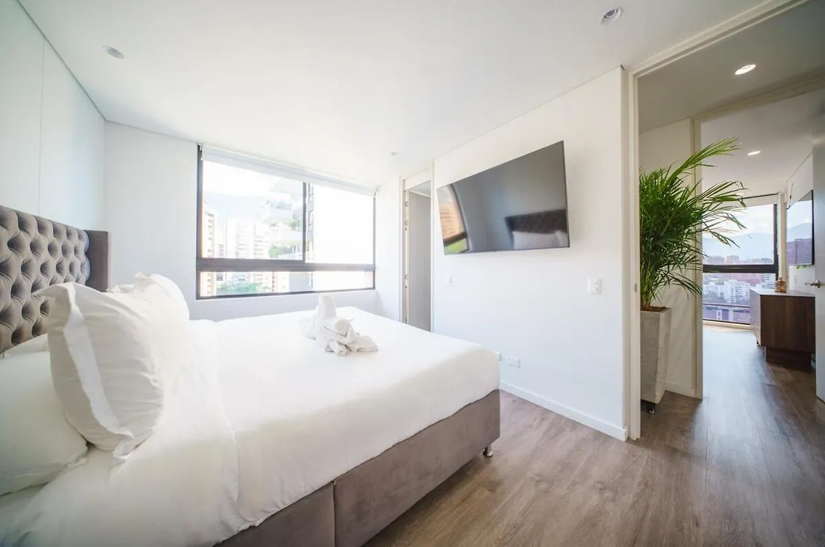 Luxury 2 Bedroom Highrise Apt 5 Min From Provenza 메딜린