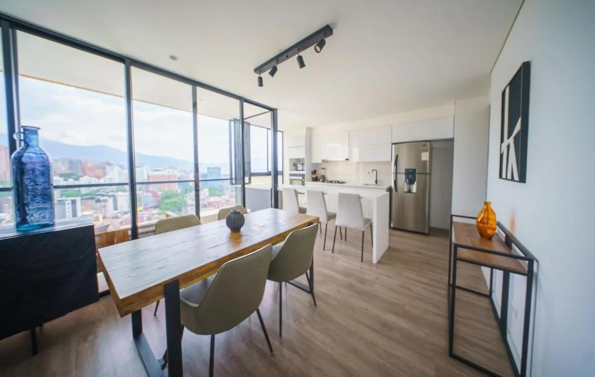 Luxury 2 Bedroom Highrise Apt 5 Min From Provenza 메딜린 0*,