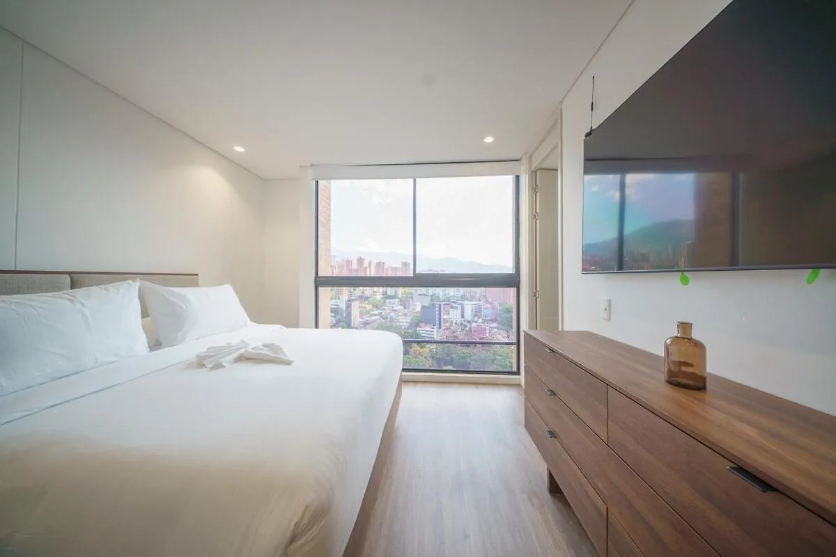 Luxury 2 Bedroom Highrise Apt 5 Min From Provenza 메딜린 0*,  콜롬비아